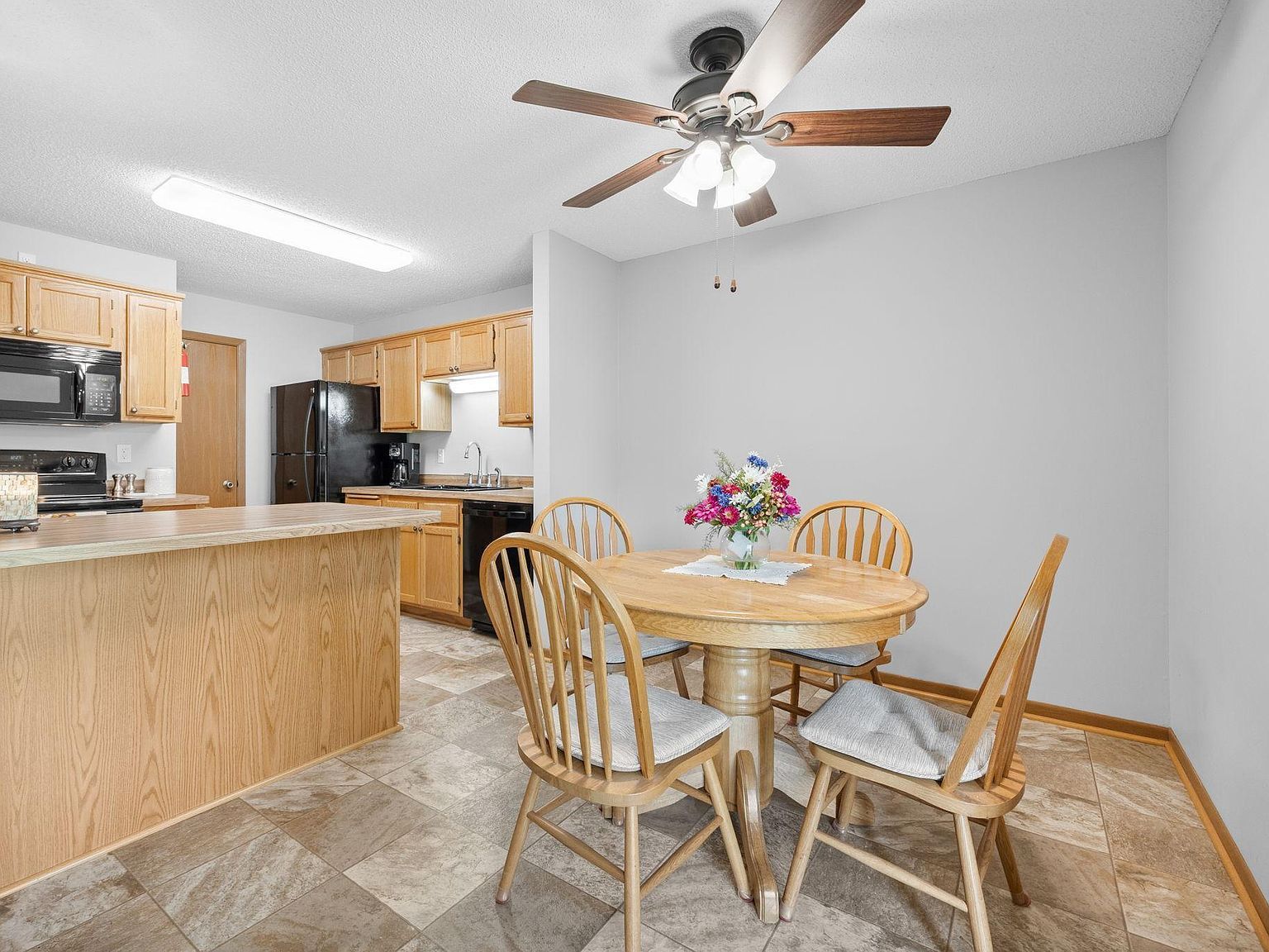 6242 Magda Dr UNIT B Osseo, MN 55369 - Thumbnail 5