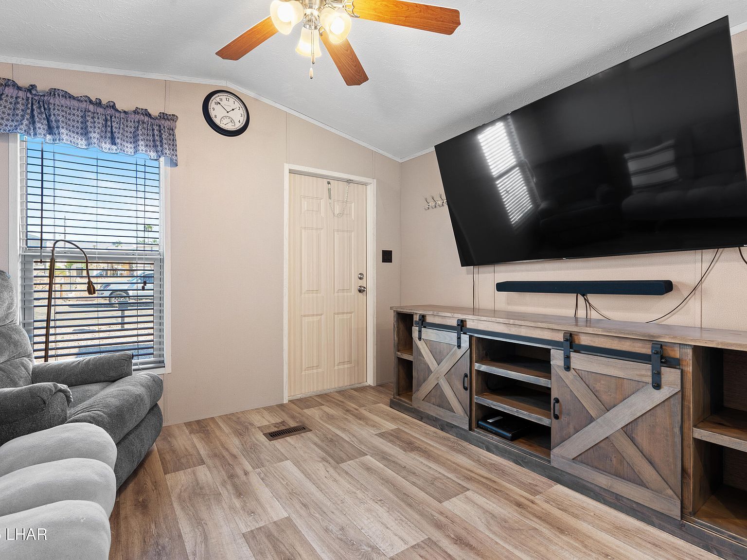 3133 Erwin Ln Lake Havasu City, AZ 86404 - Thumbnail 5