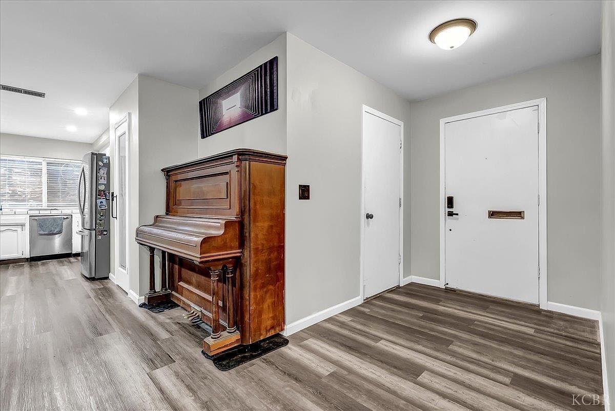 956 Clover Ln Hanford, CA 93230 - Thumbnail 5