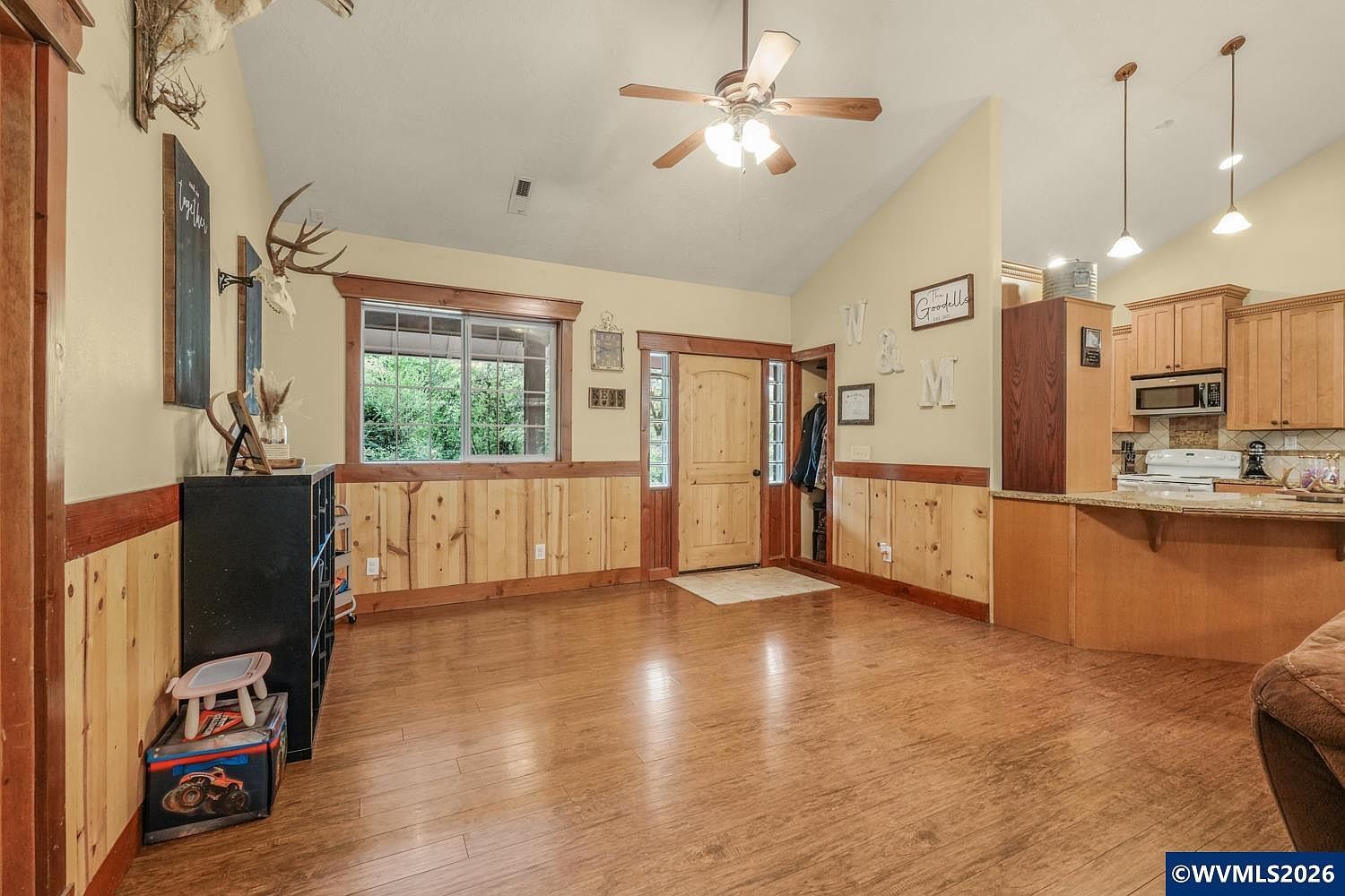 824 W Central Ave Gates, OR 97346 - Thumbnail 5