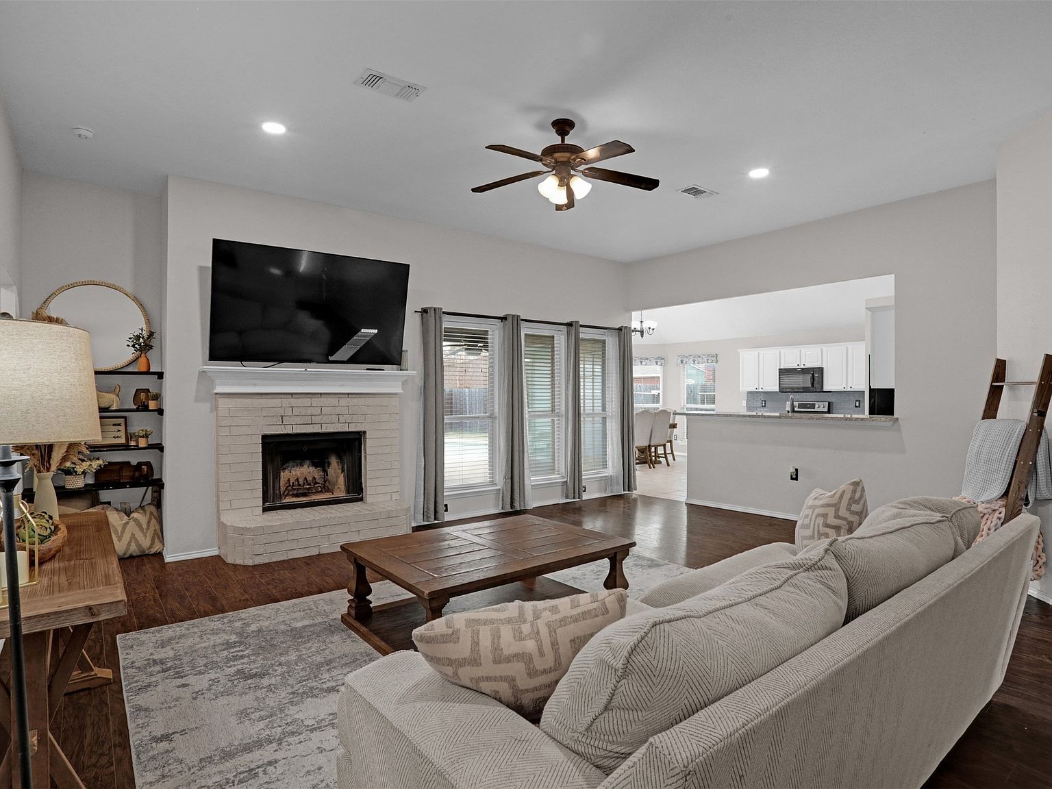 1005 Caleb St Burleson, TX 76028 - Thumbnail 5