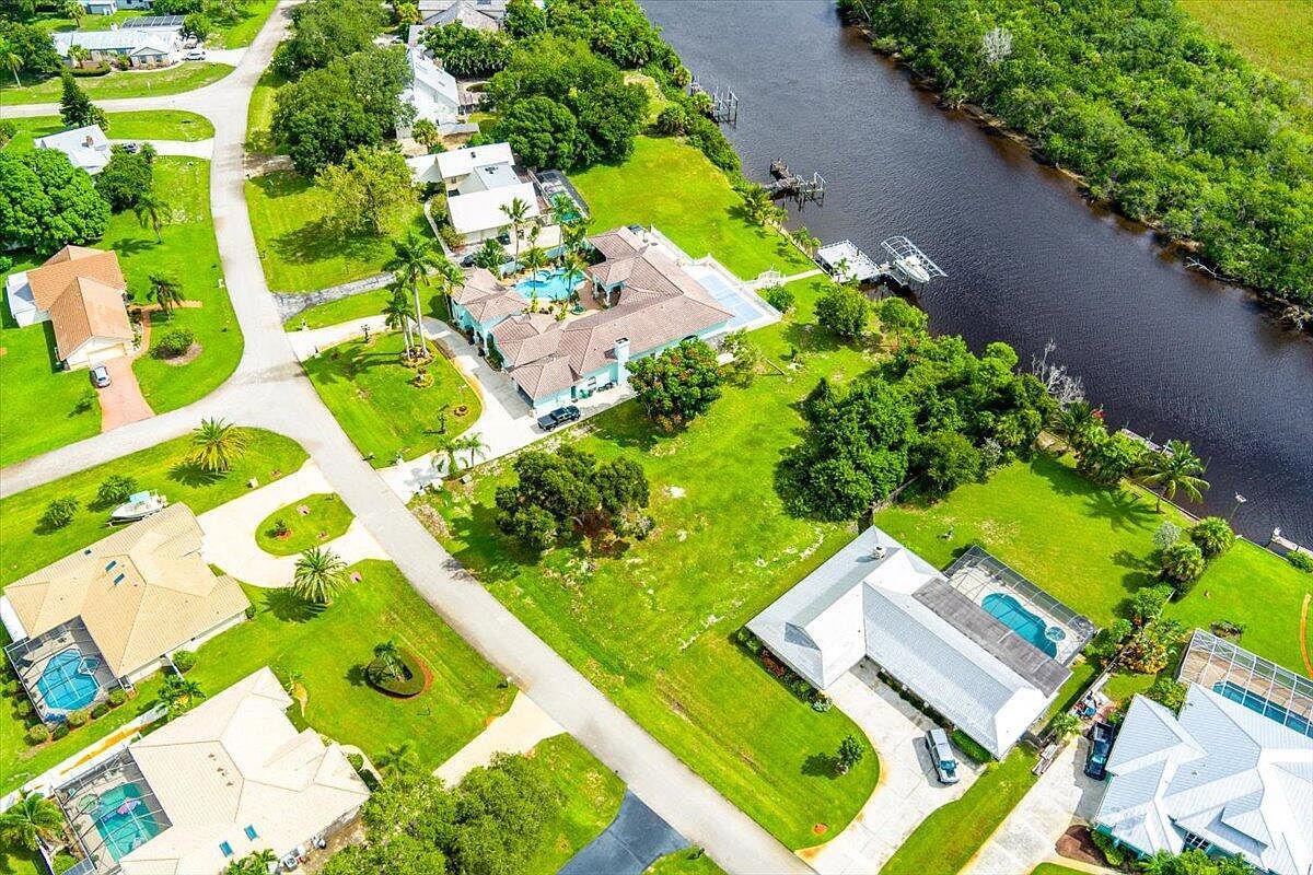 733 SE Hidden River Dr Port Saint Lucie, FL 34983 - Thumbnail 5