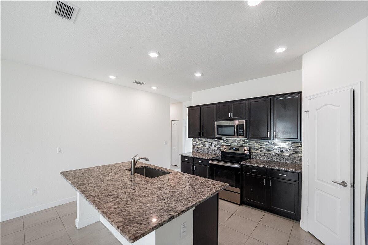 900 Bent Creek Dr Fort Pierce, FL 34947 - Thumbnail 5