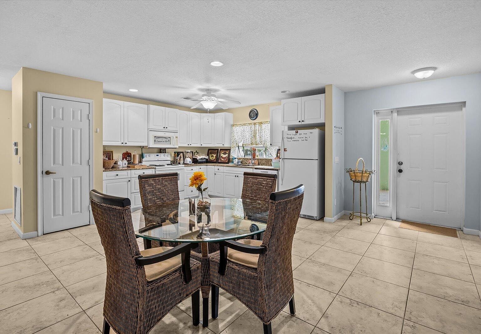 2074 SE Wild Meadow Cir Port Saint Lucie, FL 34952 - Thumbnail 5
