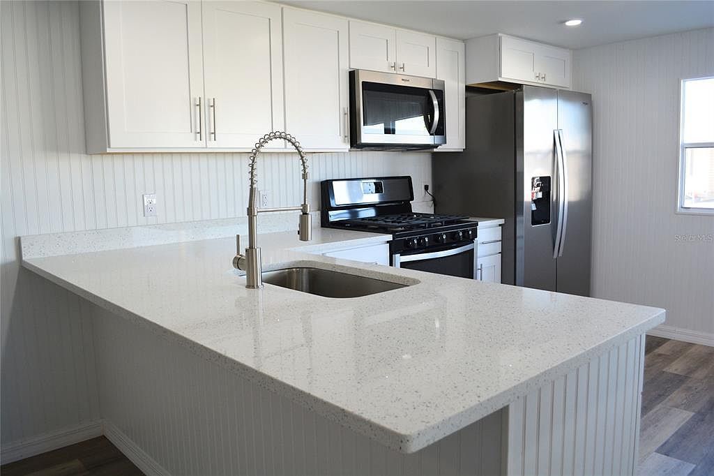 318 Lake Rd Clearwater, FL 33764 - Thumbnail 5