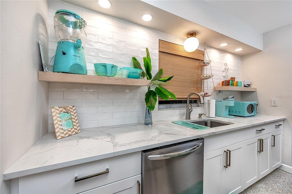 3753 46th Ave S APT 5 Saint Petersburg, FL 33711 - Thumbnail 5