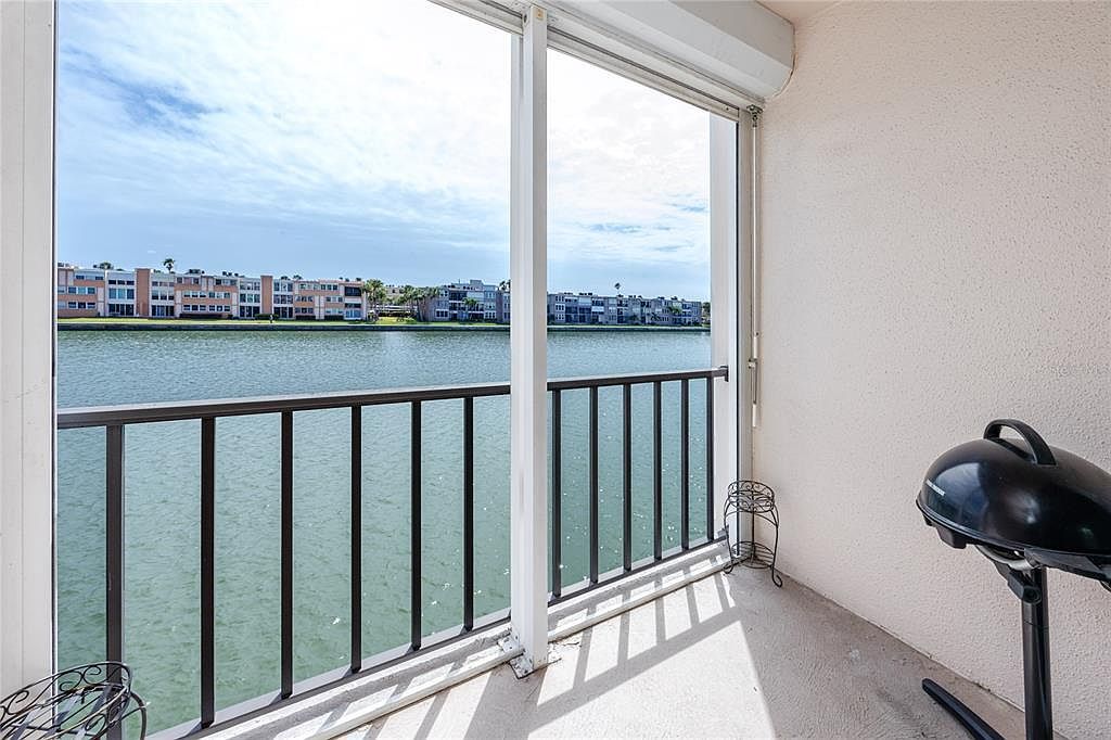 7645 Sun Island Dr S APT 304 South Pasadena, FL 33707 - Thumbnail 5