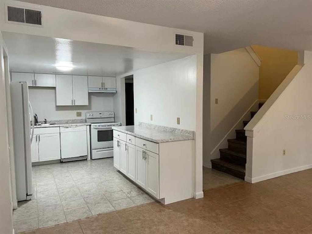 3026 NW 28th Cir Gainesville, FL 32605 - Thumbnail 5