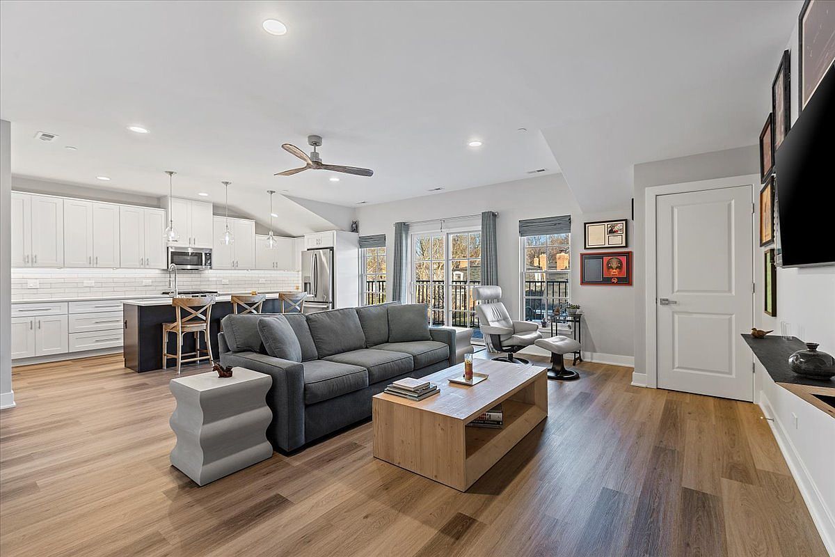 319 S Glendale Ave #303 Barrington, IL 60010 - Thumbnail 5