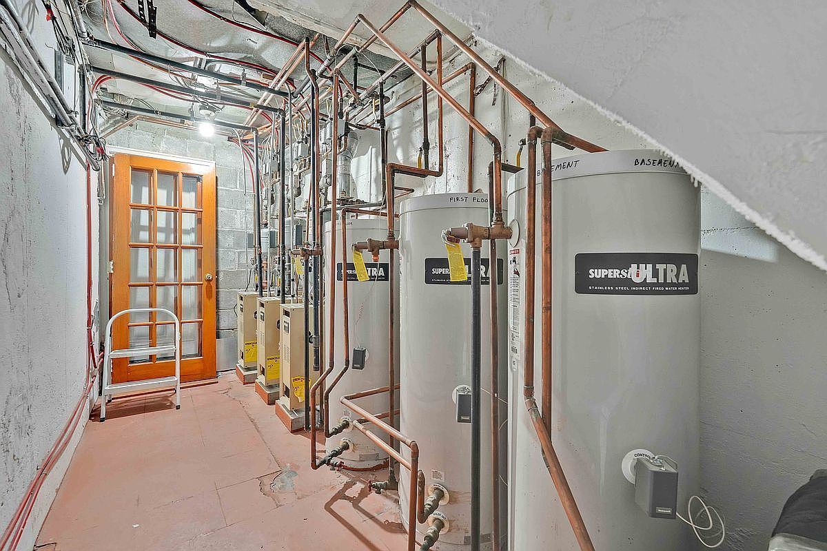 2120 23rd Dr Astoria, NY 11105 - Thumbnail 5