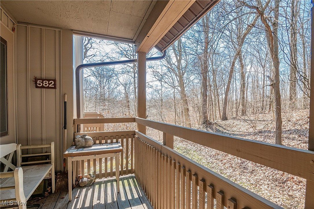 582 Meredith Ln Cuyahoga Falls, OH 44223 - Thumbnail 5