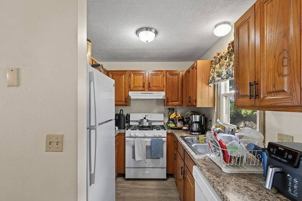 10 East St APT 316 Cranston, RI 02920 - Thumbnail 5