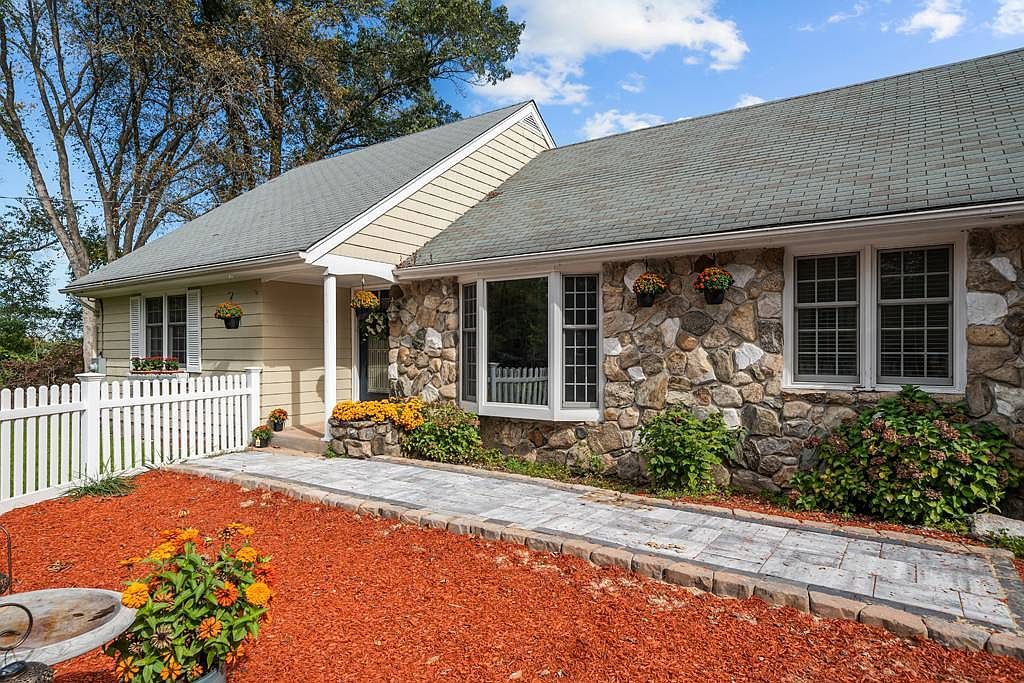 103 Old River Rd Lincoln, RI 02865 - Thumbnail 5