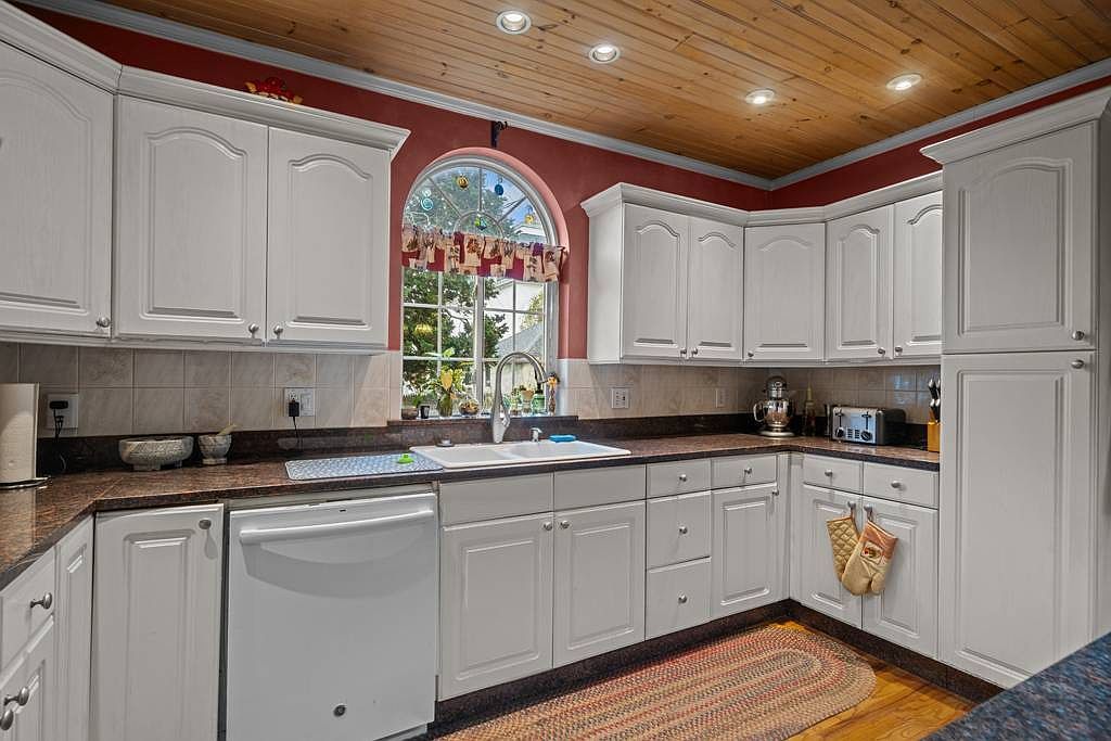 48 Star St Pawtucket, RI 02860 - Thumbnail 5