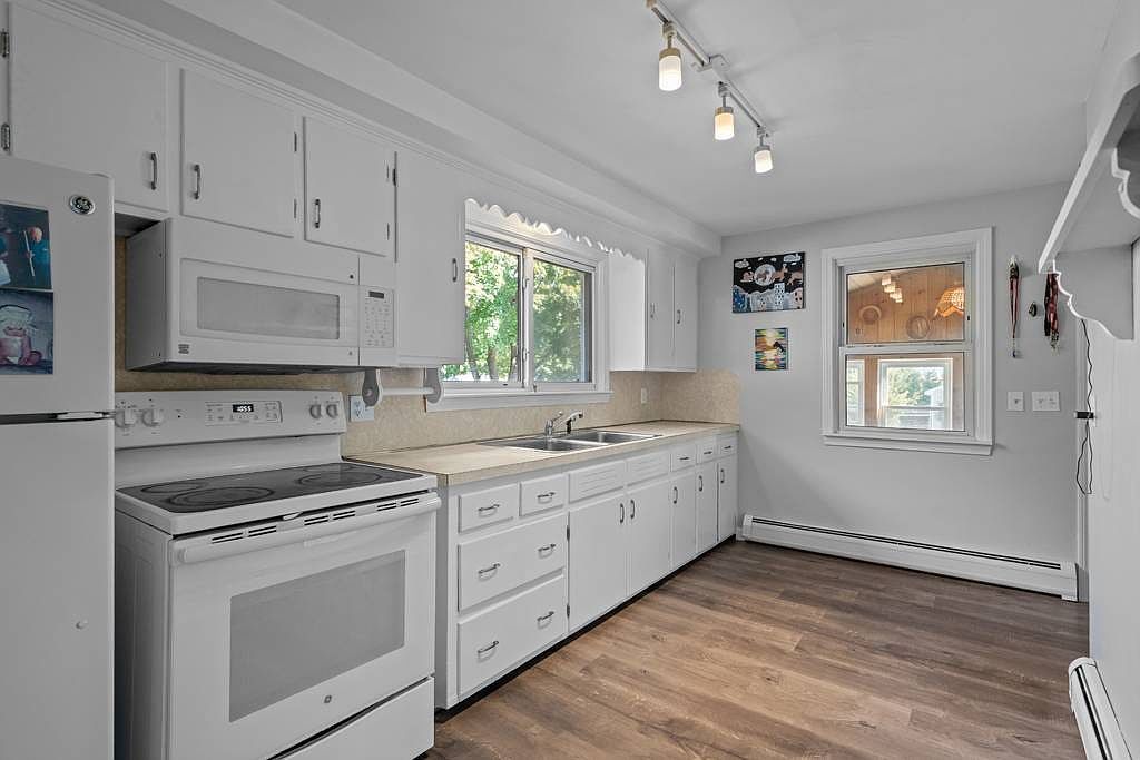 79 Hopeworth Ave Bristol, RI 02809 - Thumbnail 5