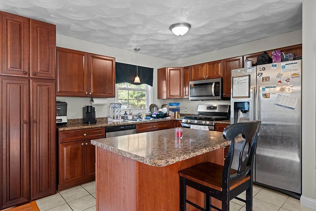 27 Vickery St Warwick, RI 02888 - Thumbnail 5