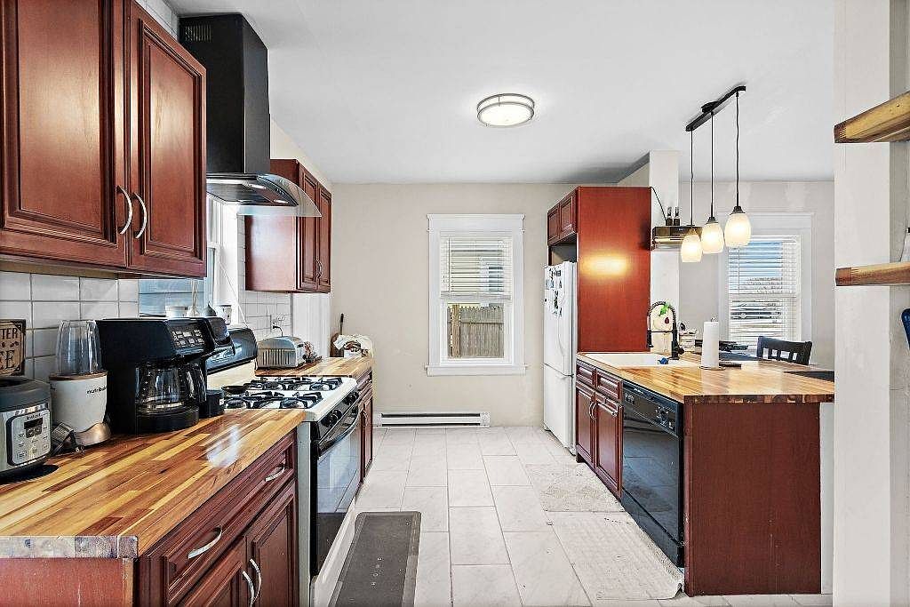 113 Caporal St Cranston, RI 02910 - Thumbnail 5