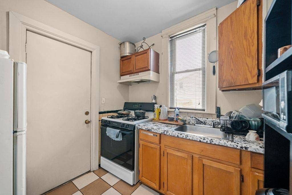 33 Adelaide Ave Providence, RI 02907 - Thumbnail 5