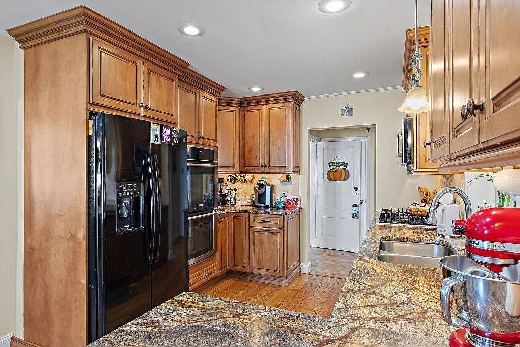 78 Wilbur Ave Cranston, RI 02920 - Thumbnail 5