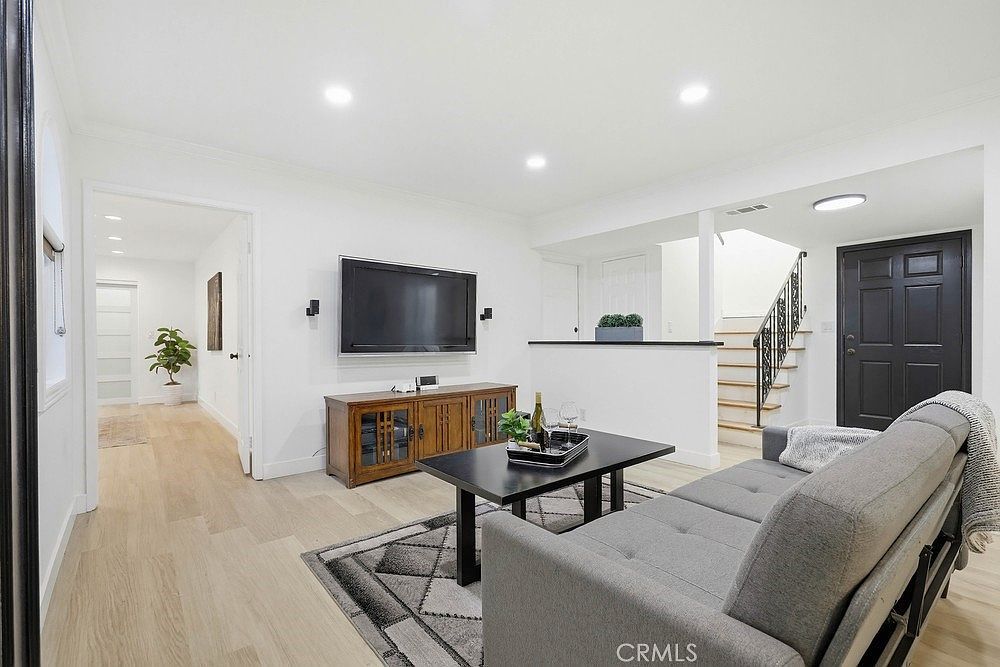 10232 Hialeah Dr Cypress, CA 90630 - Thumbnail 5