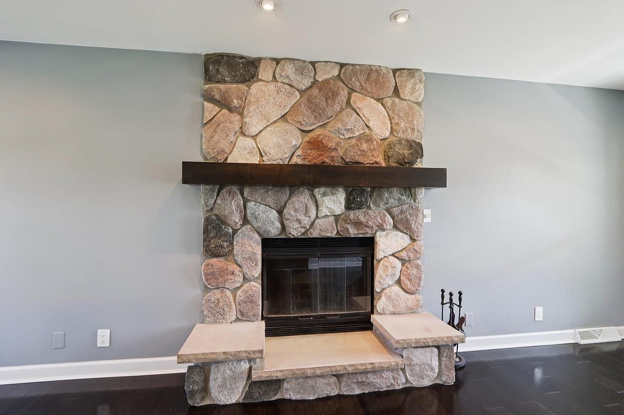 1720 Erin Ln Waukesha, WI 53188 - Thumbnail 5