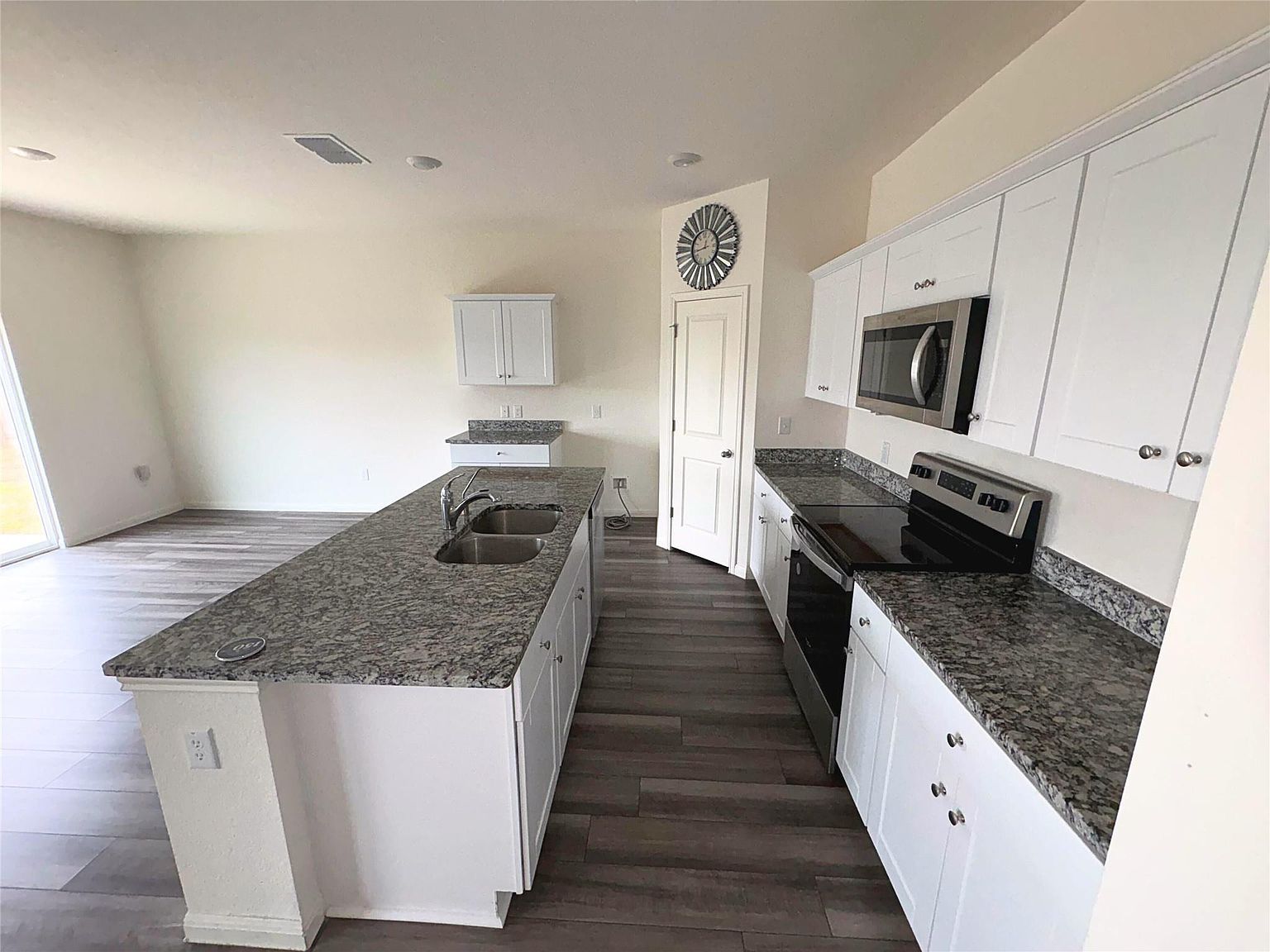 410 Magnum Force Dr Jarrell, TX 76537 - Thumbnail 5