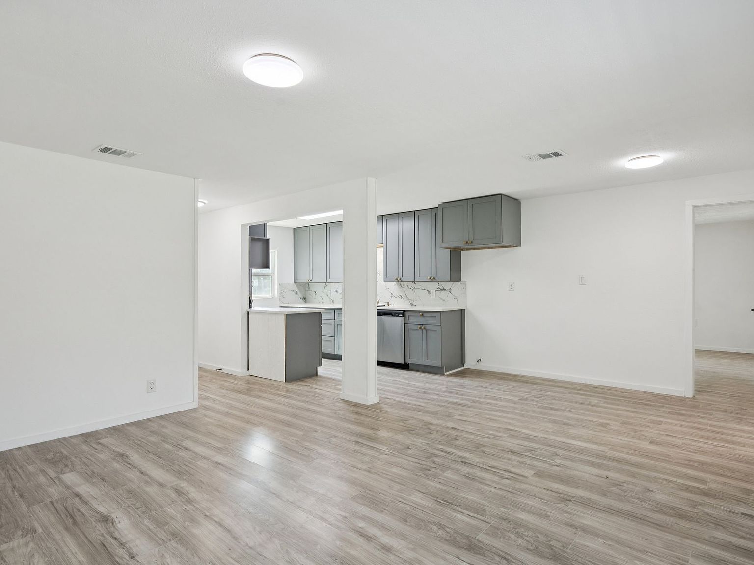 303 N Delphine St Terrell, TX 75160 - Thumbnail 5