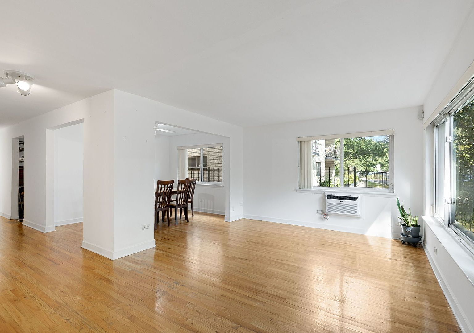 7070 N Ridge Blvd APT 1A Chicago, IL 60645 - Thumbnail 5