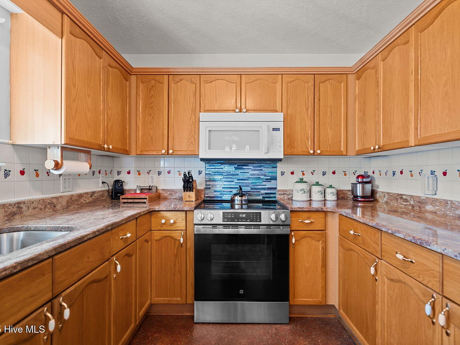 118 NE 31st St Oak Island, NC 28465 - Thumbnail 5