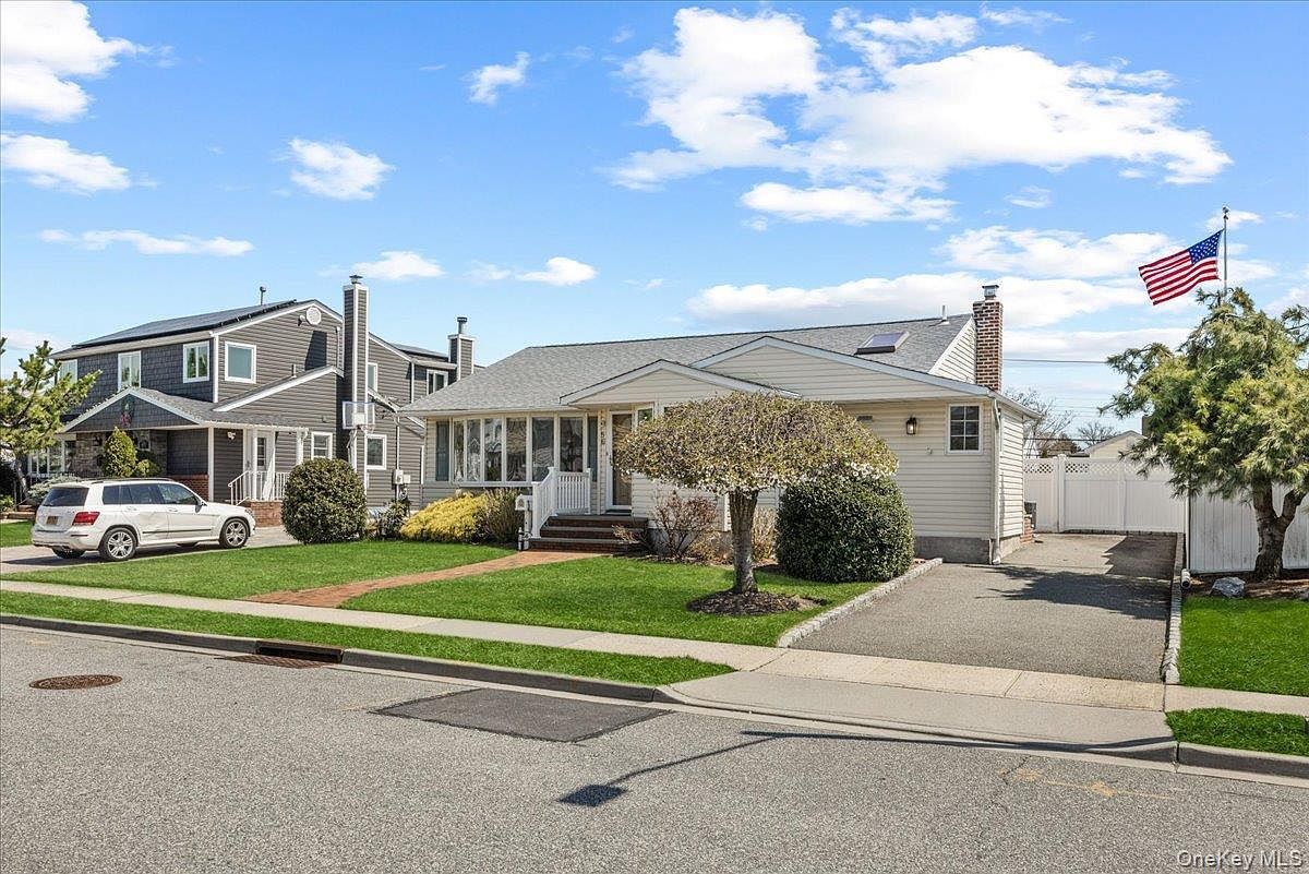 56 Haverford Rd Hicksville, NY 11801 - Thumbnail 5