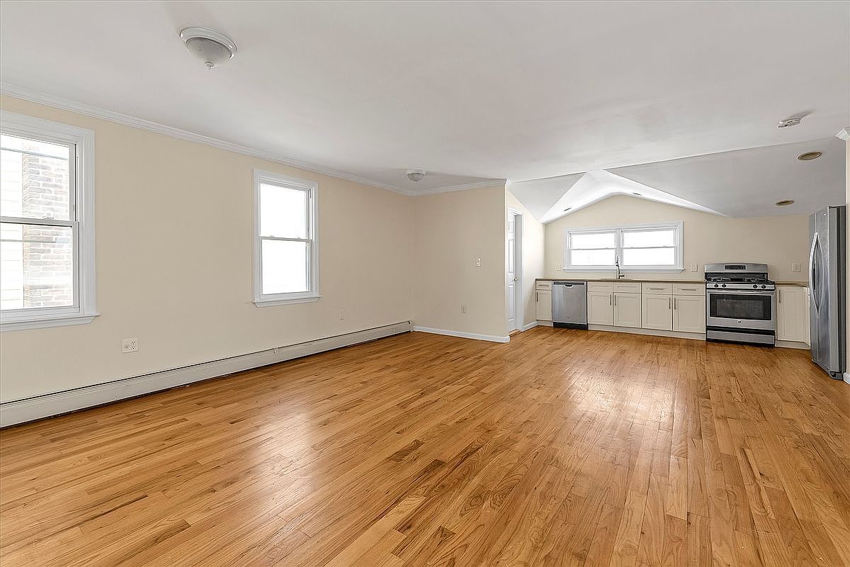 4532 Utopia Pkwy Flushing, NY 11358 - Thumbnail 5