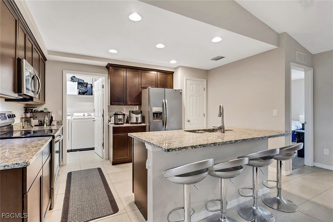 2729 SW 12th Ave Cape Coral, FL 33914 - Thumbnail 5