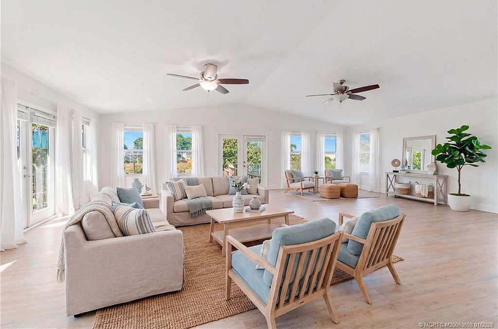 643 SE Harborview Dr Port Saint Lucie, FL 34983 - Thumbnail 5