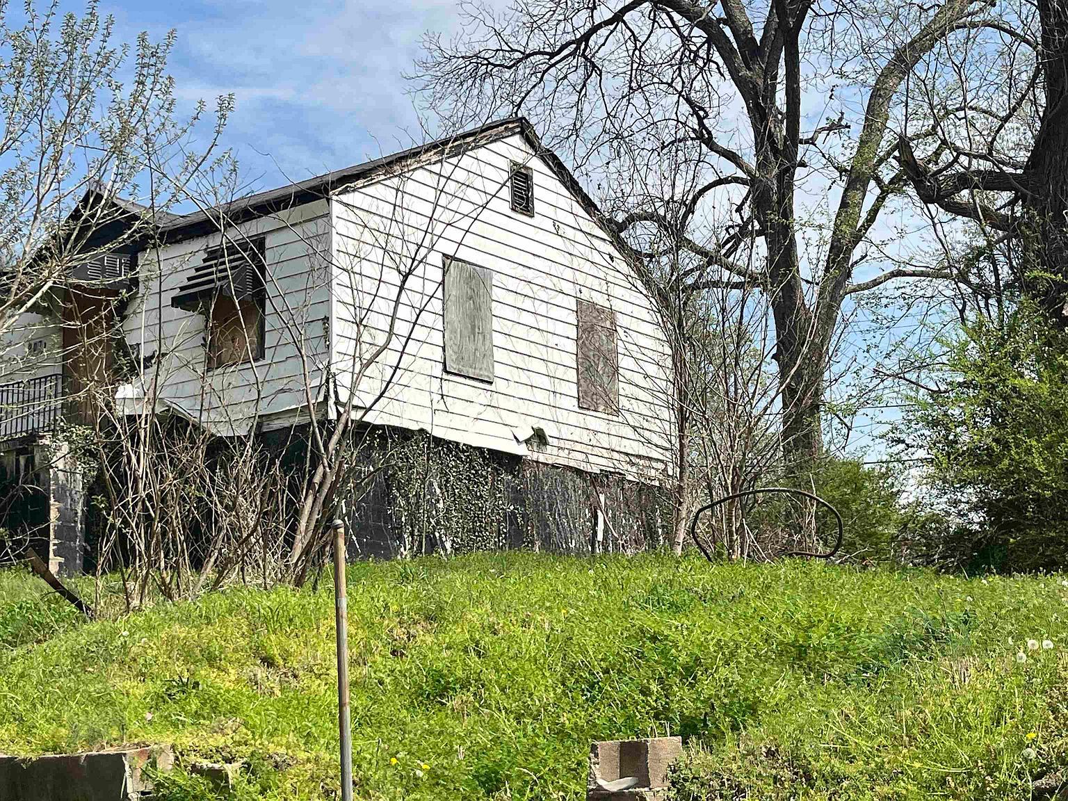 2076 Farrington St Memphis, TN 38109  | Single Family