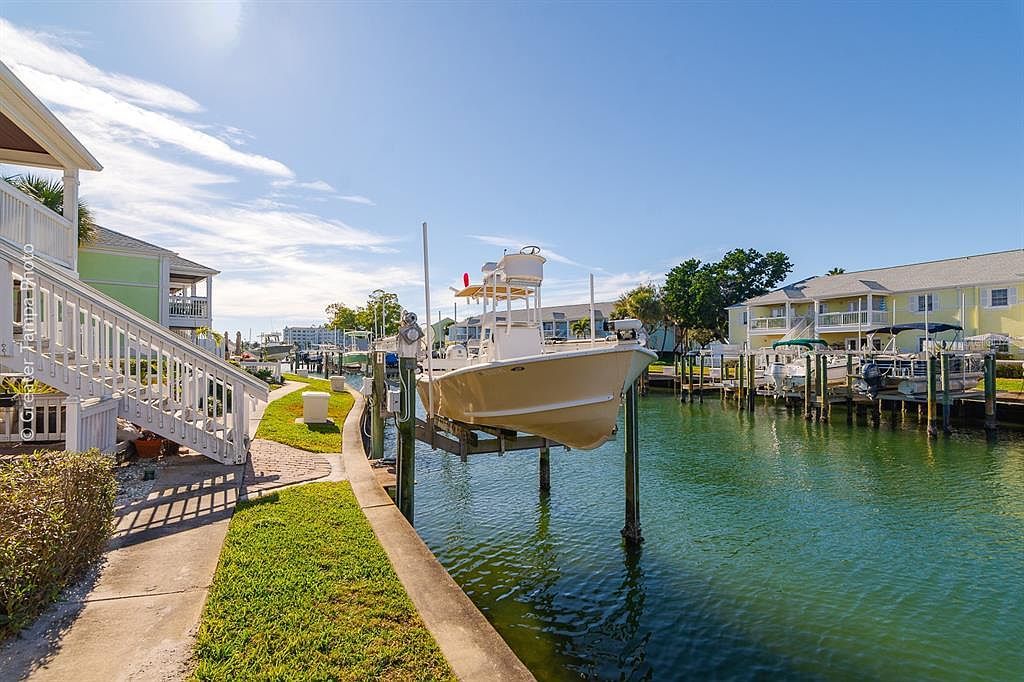 5215 Coquina Key Dr SE APT A Saint Petersburg, FL 33705 - Thumbnail 5