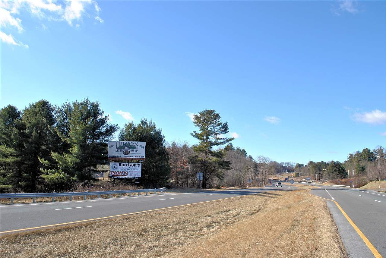 218 Ball Park Dr Hillsville, VA 24343 - Thumbnail 5