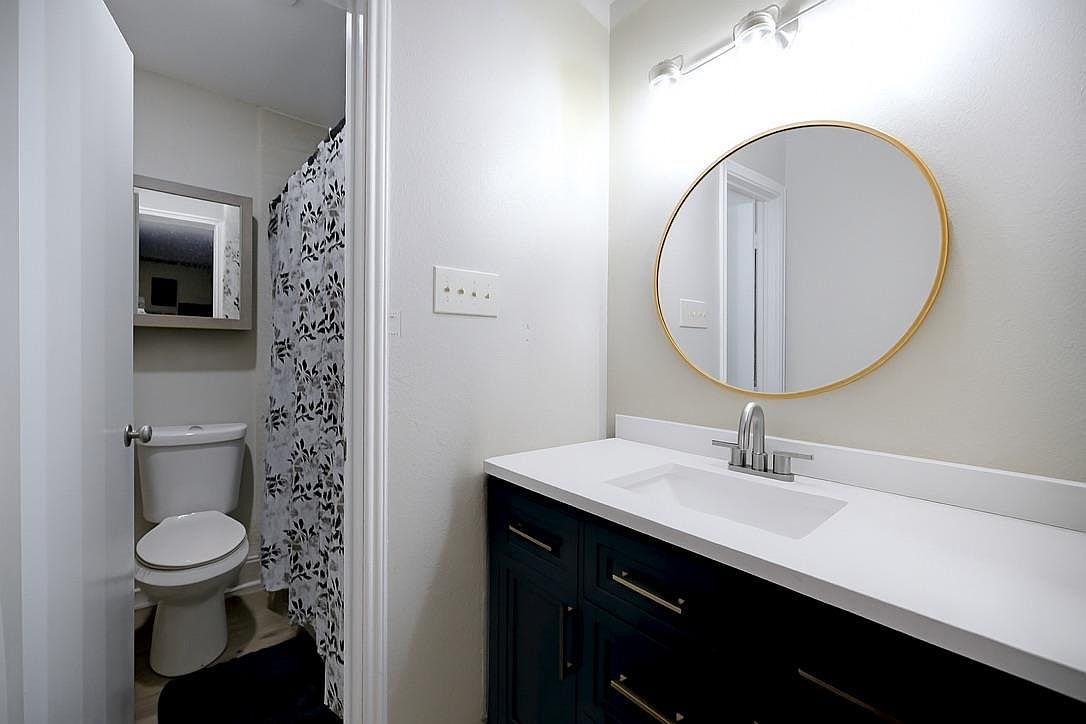 6319 & 6321 Worchester Knls San Antonio, TX 78233 - Thumbnail 5