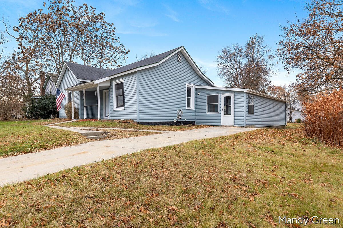 219 N 3rd St Edmore, MI 48829 - Thumbnail 5