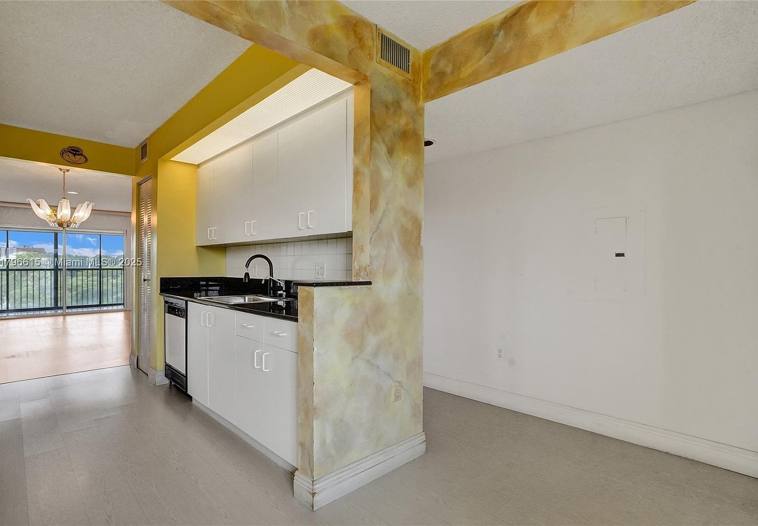 12750 SW 15th St APT 411D Pembroke Pines, FL 33027 - Thumbnail 5