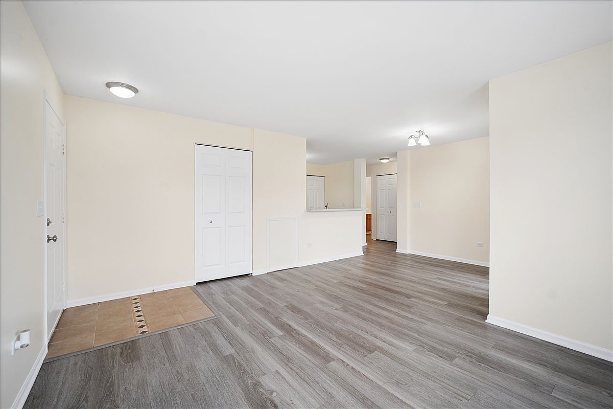 101 Silverstone Dr #101 Carpentersville, IL 60110 - Thumbnail 5