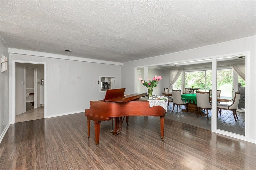 5990 N Circuit Dr Beaumont, TX 77706 - Thumbnail 5