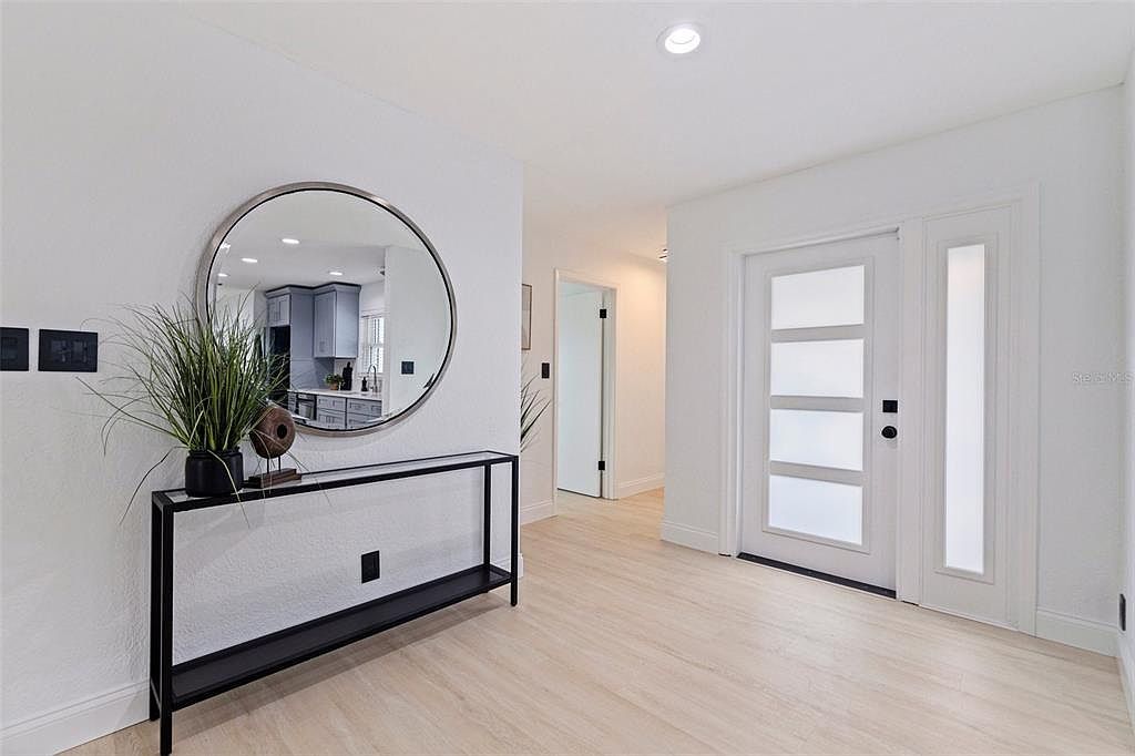 8296 33rd Ave N Saint Petersburg, FL 33710 - Thumbnail 5