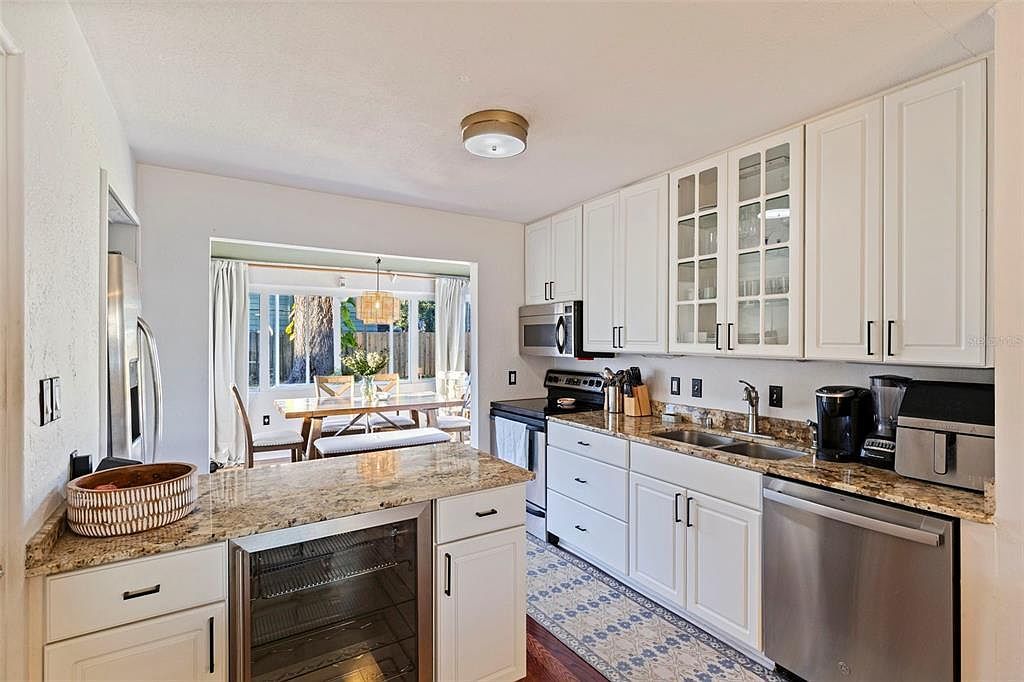 129 NW Lincoln Cir N Saint Petersburg, FL 33702 - Thumbnail 5