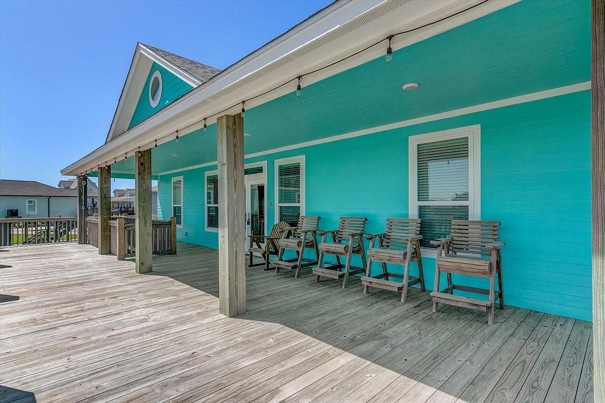 975 Tidelands Crystal Beach, TX 77650 - Thumbnail 5