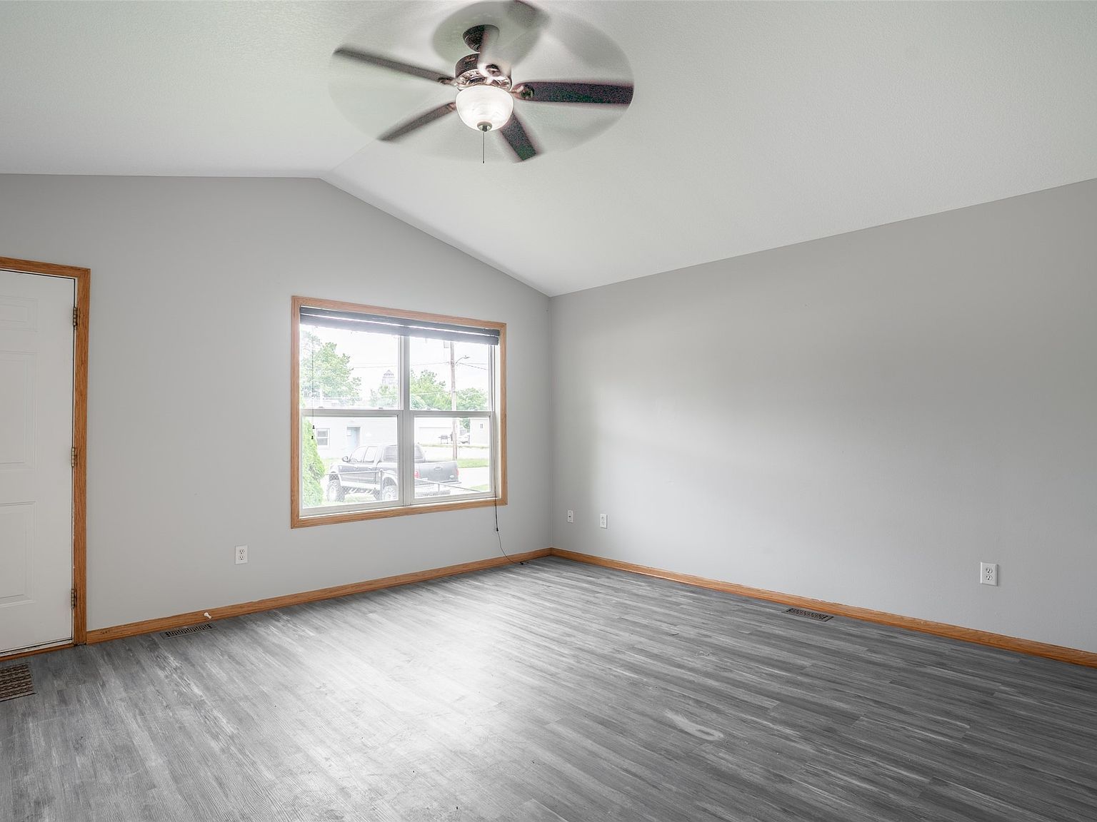 525 SE 9th St Des Moines, IA 50309 - Thumbnail 5