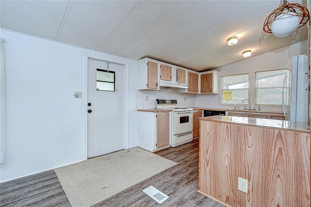 3931 Chris Dr Zephyrhills, FL 33543 - Thumbnail 5