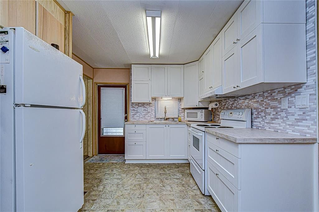 6128 Ridgewood Dr Zephyrhills, FL 33542 - Thumbnail 5