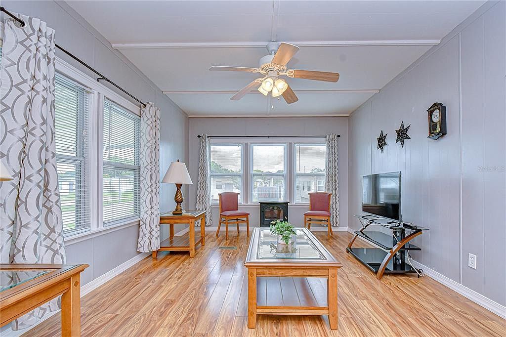 38634 Lansing Ave Zephyrhills, FL 33542 - Thumbnail 5