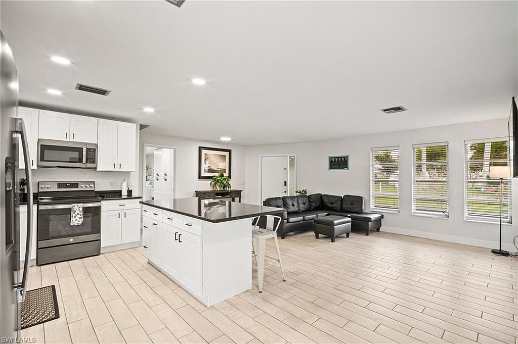 2001 Bahama Ave Fort Myers, FL 33905 - Thumbnail 5