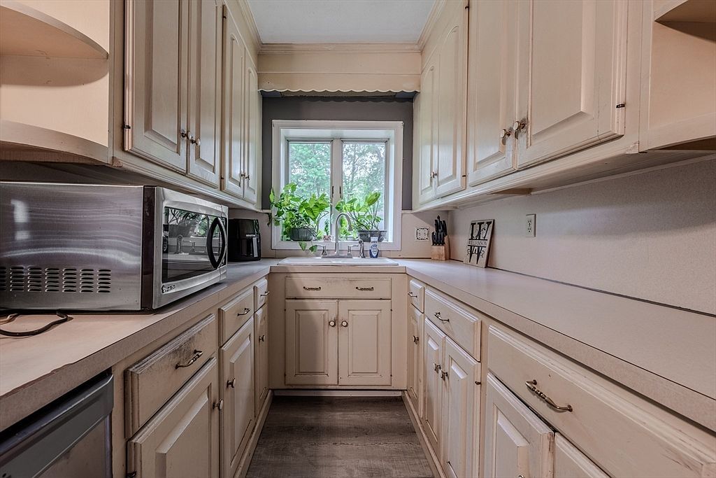 735 Hildreth St Dracut, MA 01826 - Thumbnail 5